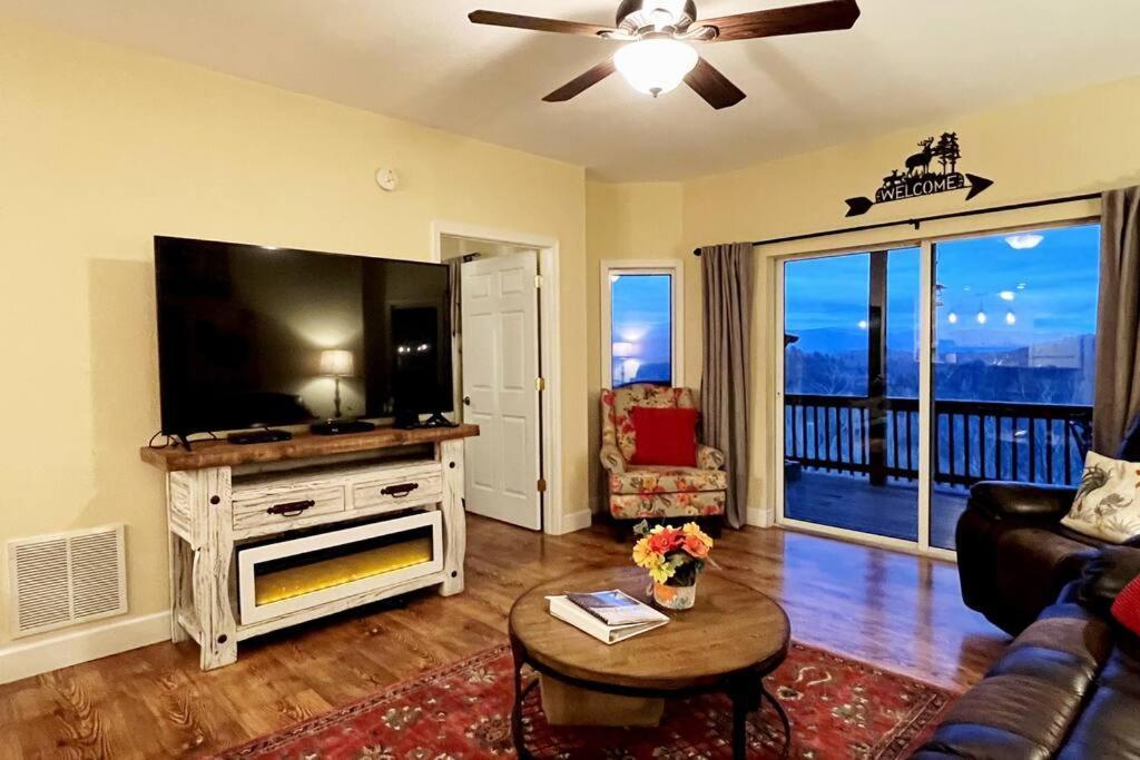 Red Rooster Family Cabin W/Hot Tub+Fire Pit+View 富兰克林 外观 照片