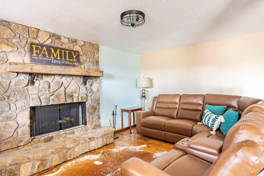 Red Rooster Family Cabin W/Hot Tub+Fire Pit+View 富兰克林 外观 照片