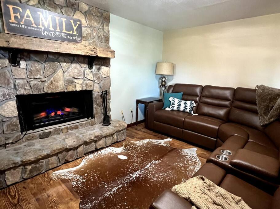 Red Rooster Family Cabin W/Hot Tub+Fire Pit+View 富兰克林 外观 照片